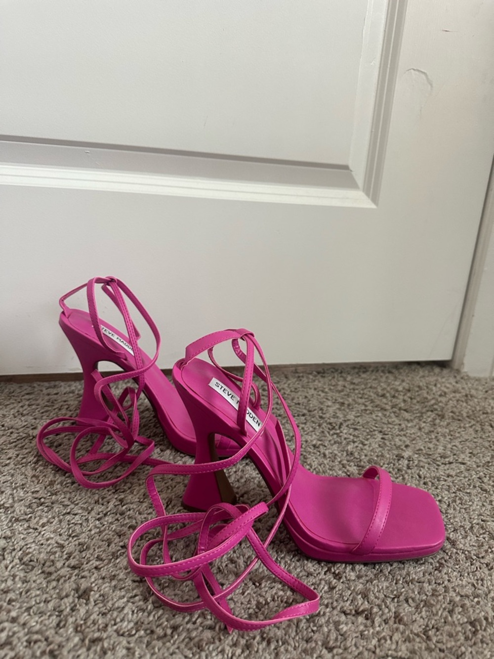 Steve Madden Lafayette Lace Up Heel Sandal in Fuchsia - Picture 3 of 5